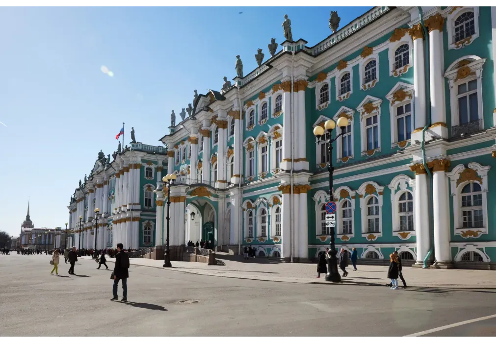 Nft предметы искусства. Эрмитаж питер. Бирюзовый дворец в санкт-петербурге. Государственный музей эрмитаж. Блокчейн эрмитаж.