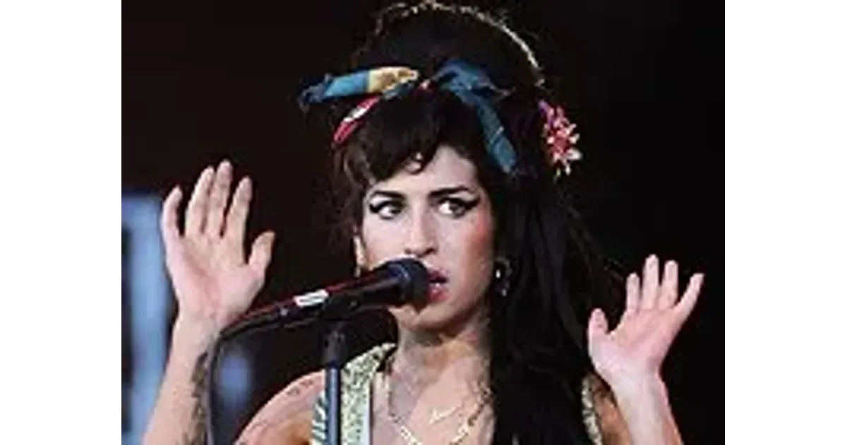 Amy winehouse you know i m. Альбом посмертный Эми Уайнхаус. Вайнхаус нос. Amy Winehouse альбом.