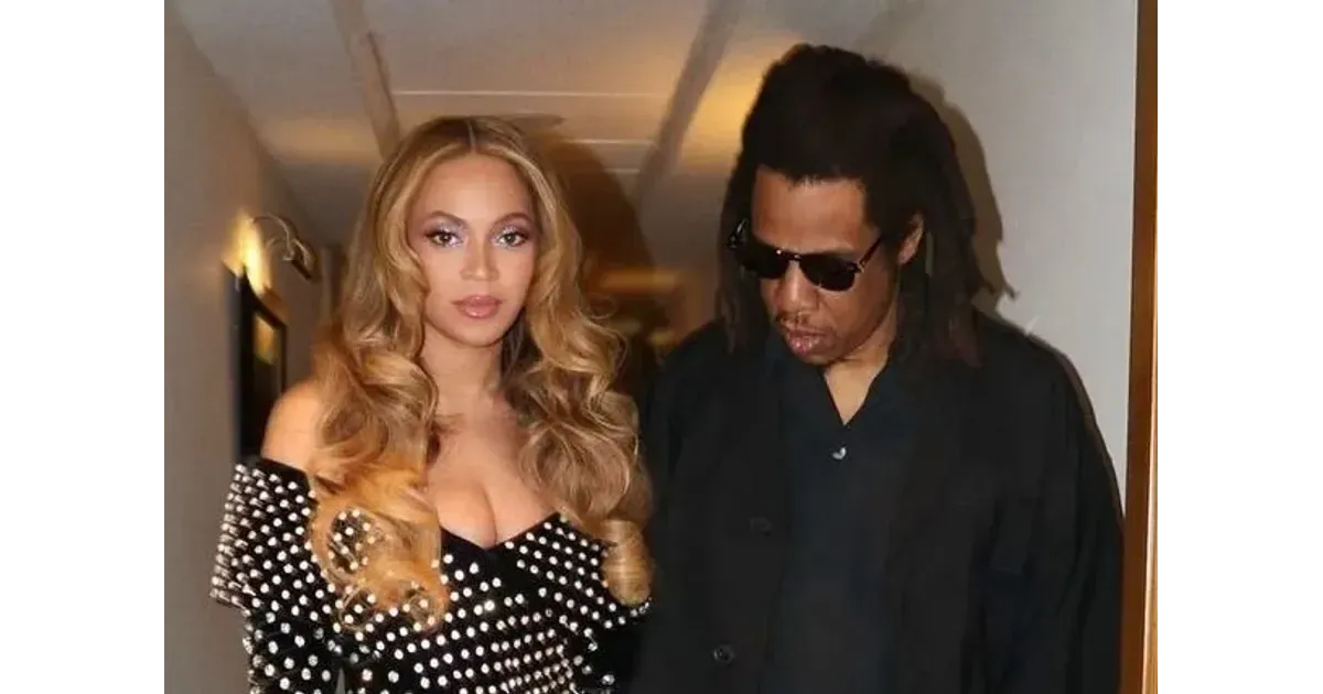 Дом бьенсе и джей. Бьёнсе и джей зи. Джей зи фото. Бьёнсе и джей зи папарацци. Дом бейонсе и джей зи.