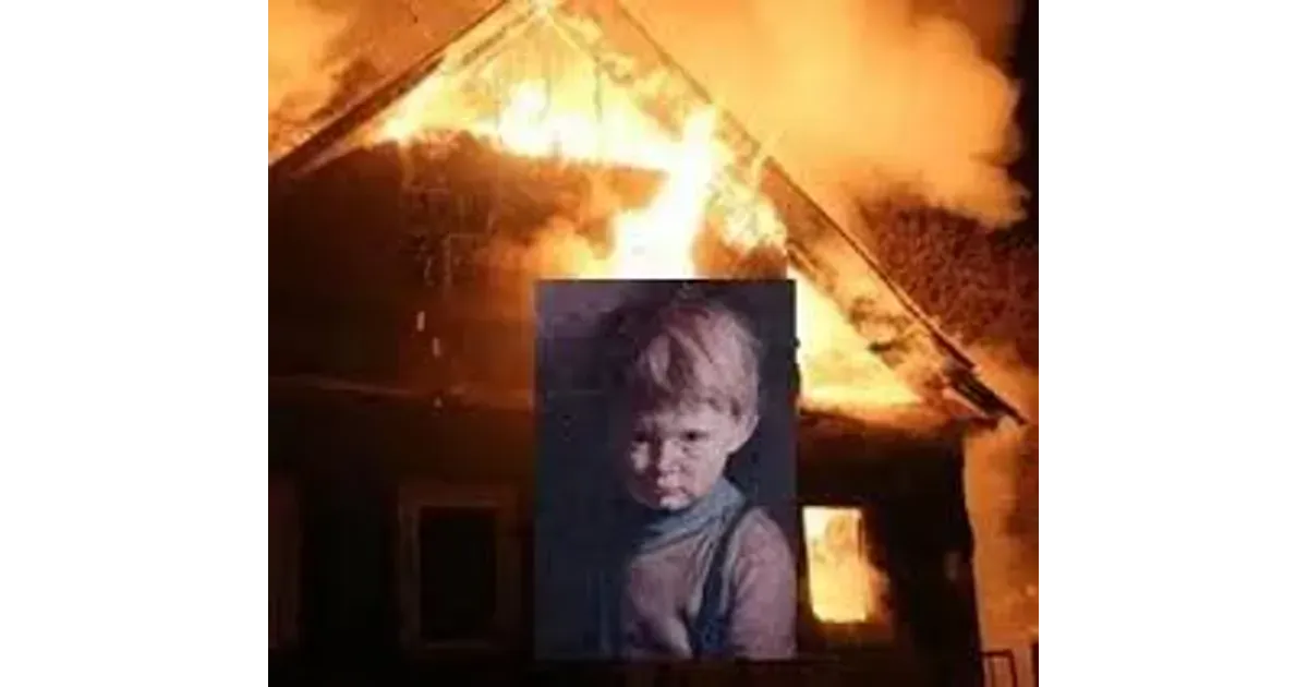 Сон сжечь человека. Пожар в доме. Картина горящего дома. Мальчик на фоне горящего дома. Человек и горящий дом.