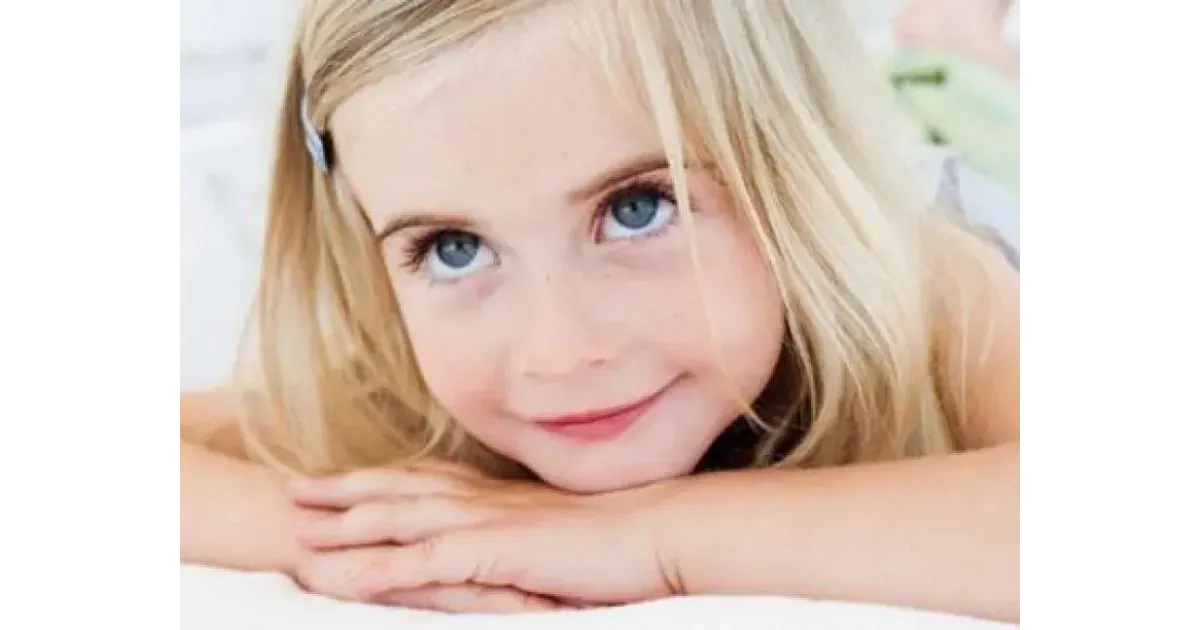 белобрысый мальчик. блондинка с синими глазами. девушки блондинки с голубыми глазами. голубоглазые светловолосые люди. мальчик блондин.