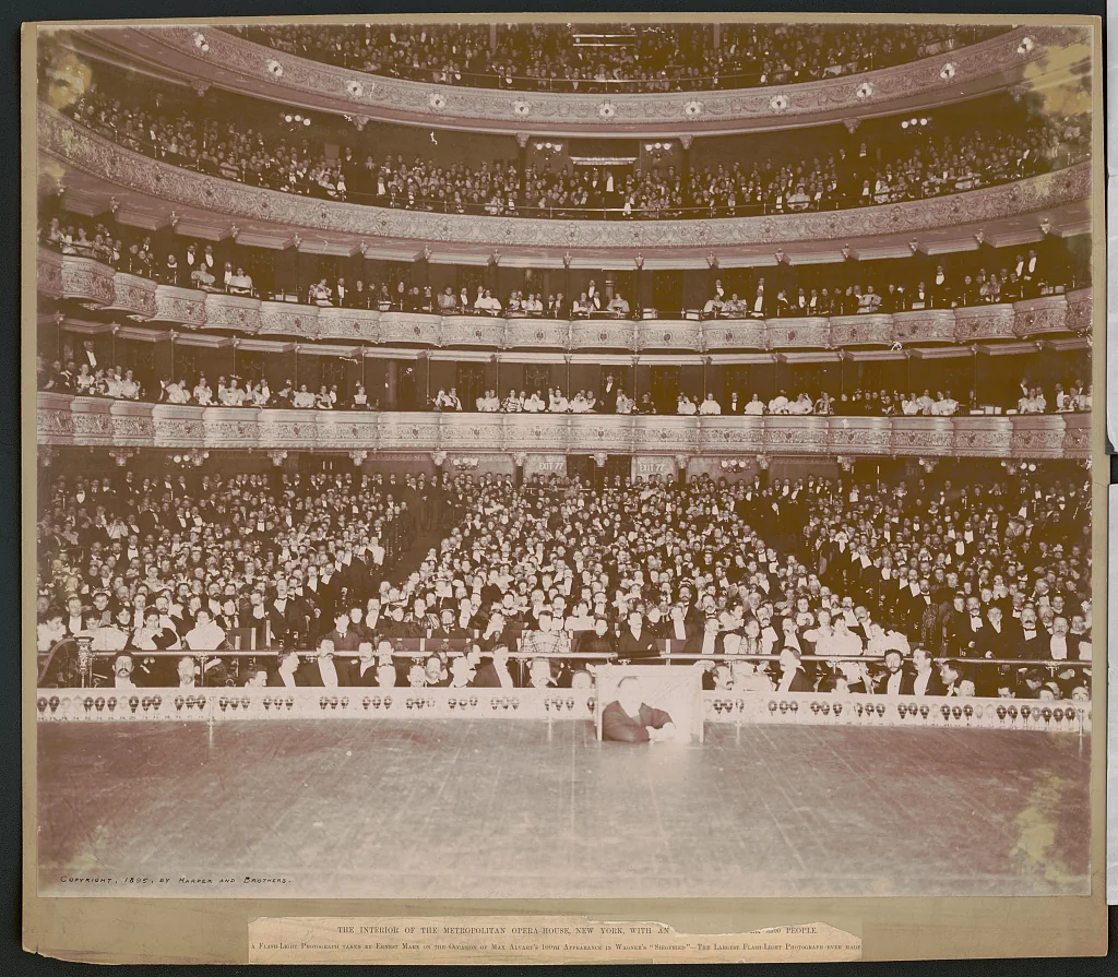 Исторический интерьер Metropolitan Opera
