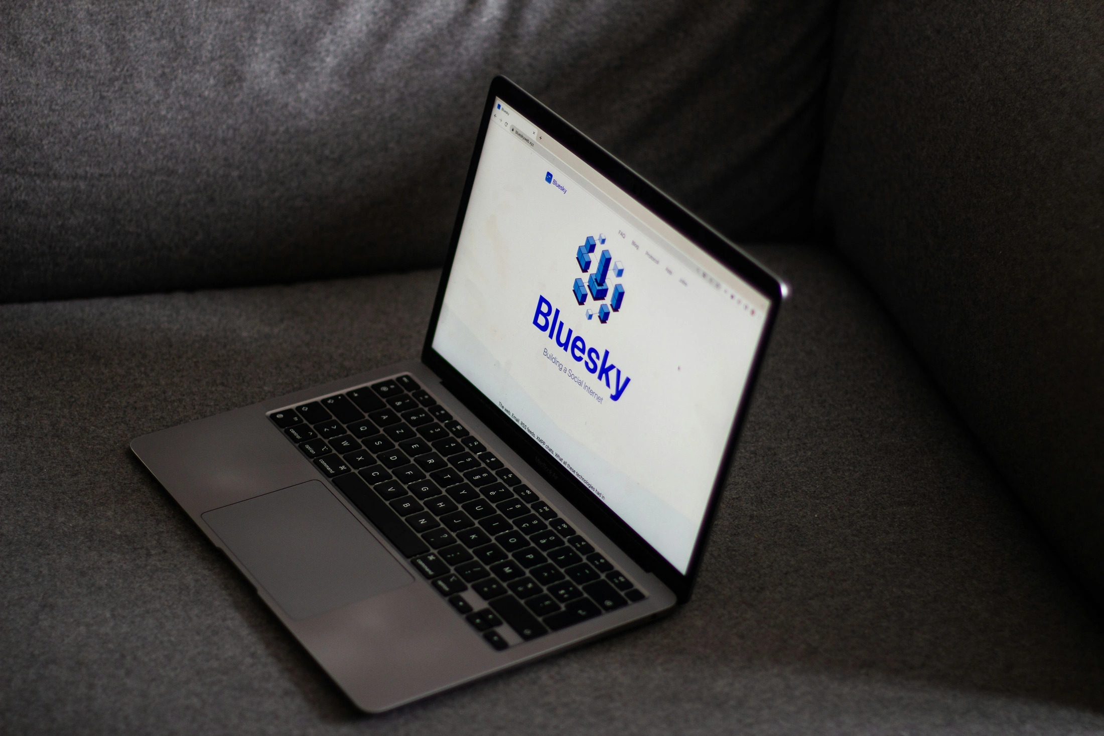 Bluesky позволит пользователям создавать собственные соцсети с помощью ИИ