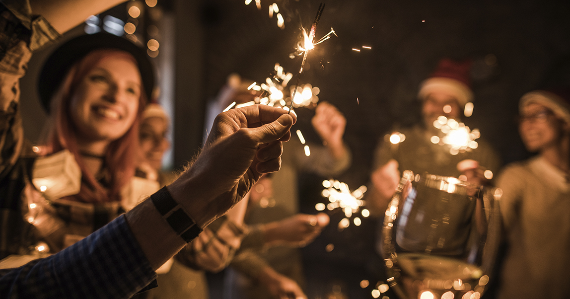 Как отпраздновать Новый год с коллегами и партнёрами, сделать всех счастливыми и не разориться