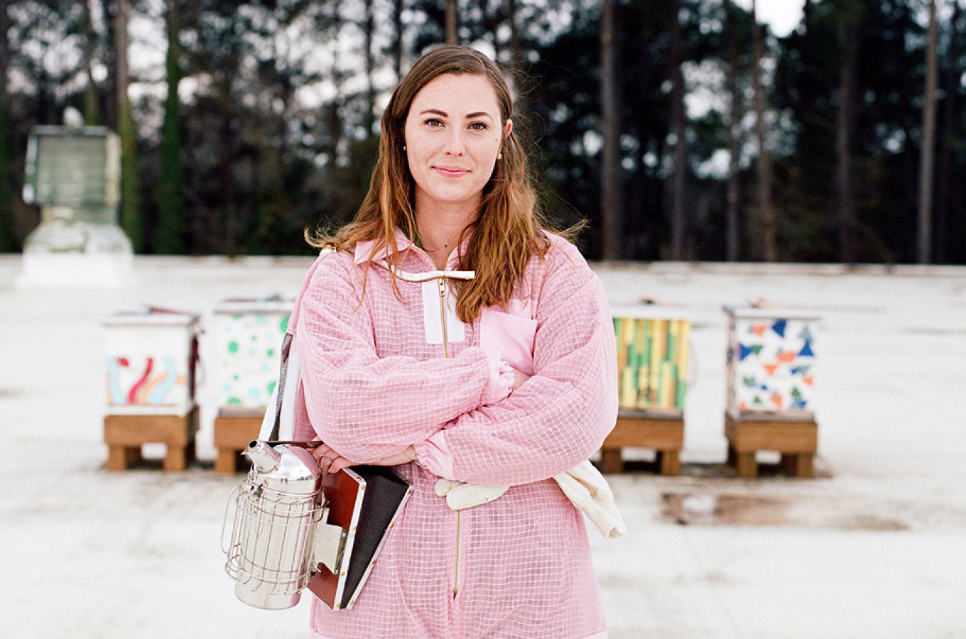 Это «ж-ж-ж» — неспроста: как 25-летняя предпринимательница построила бизнес на спасении пчел