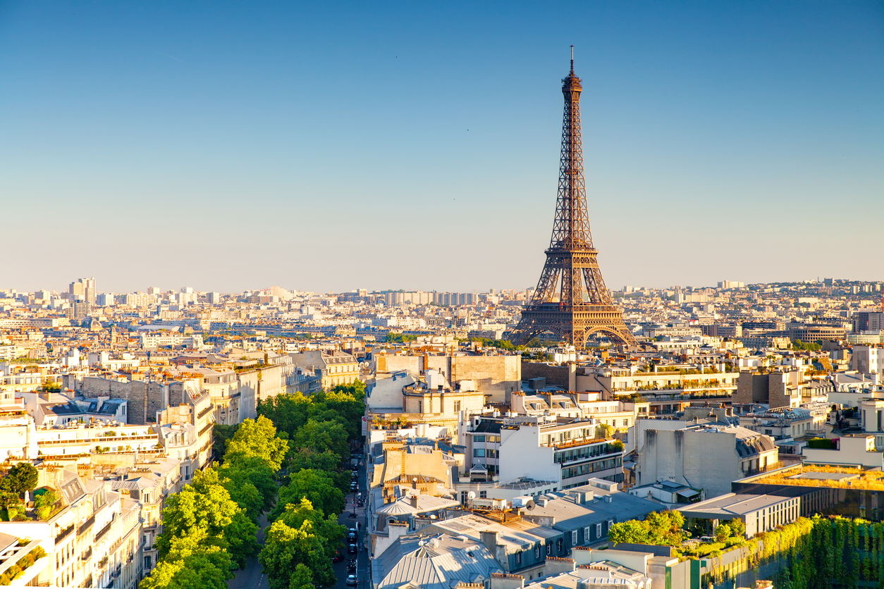 В Париже ужесточат правила аренды жилья через Airbnb.