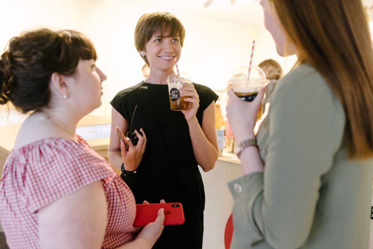 Стать гостем. Стать гостем. Коллеги в офисе. Стать гостем. Выпускной бал саратов.