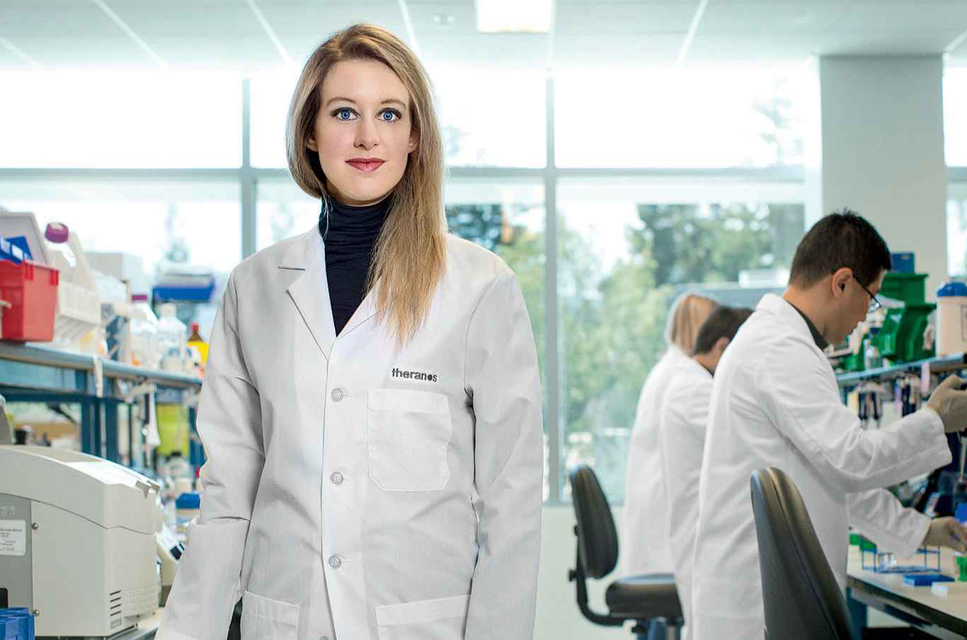 Элизабет медицинский. Elizabeth holmes Theranos. Эдисон Теранос. Основательнице компании Theranos Элизабет Холмс,. Холмс стартап.