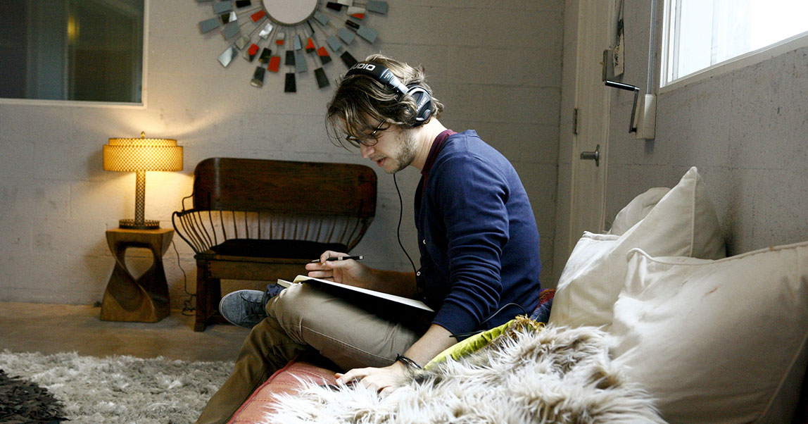 Пока весь мир уходит в онлайн: как Пелевин и Харари могут помочь вашему бизнесу