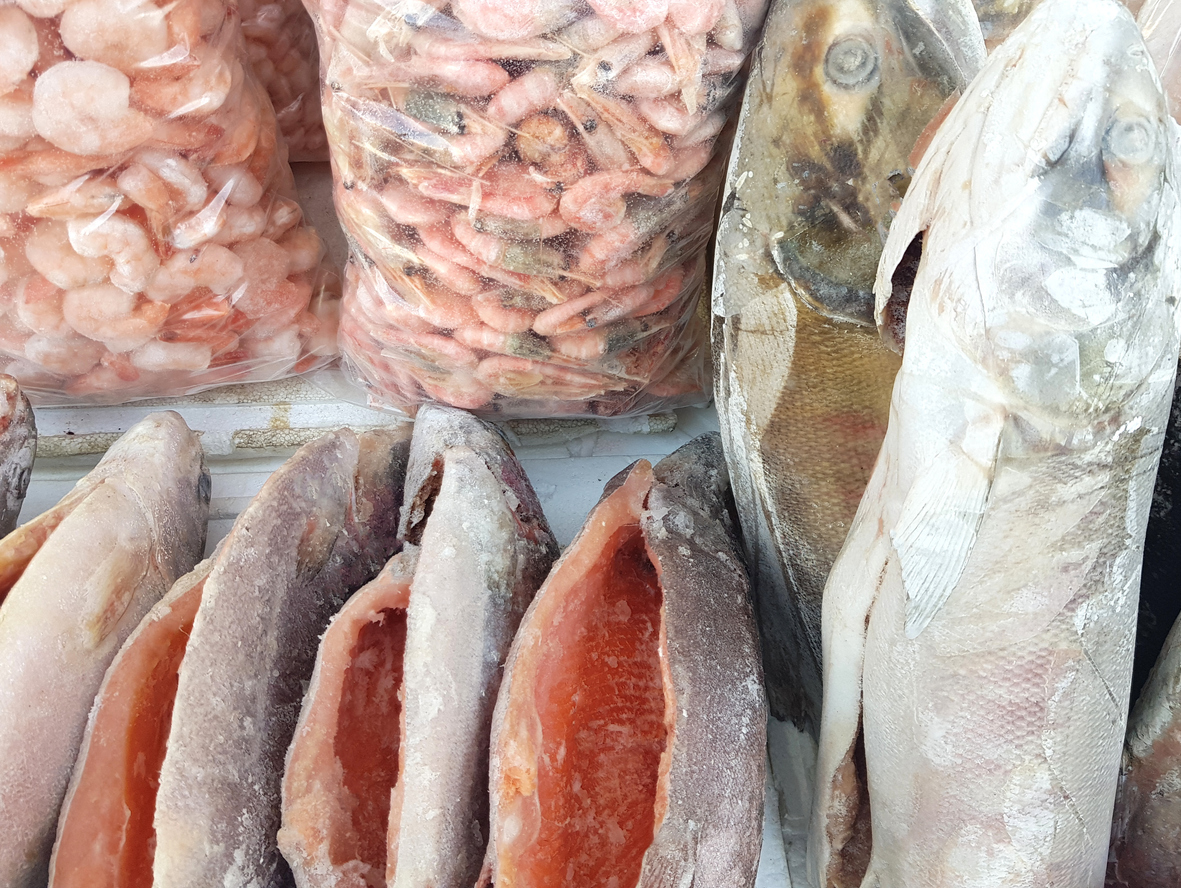 К чему снится много свежей рыбы женщине. Рынок замороженной рыбы. Рыбный рынок в Циндао. Замороженные кальмары,креветки,мидии 5кг. Красный кальмар замороженный.