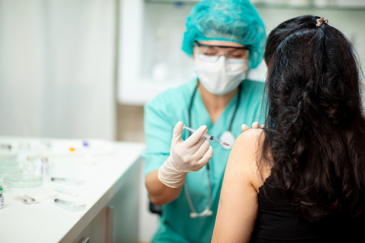 Якутия первой в России ввела обязательную вакцинацию от COVID-19
