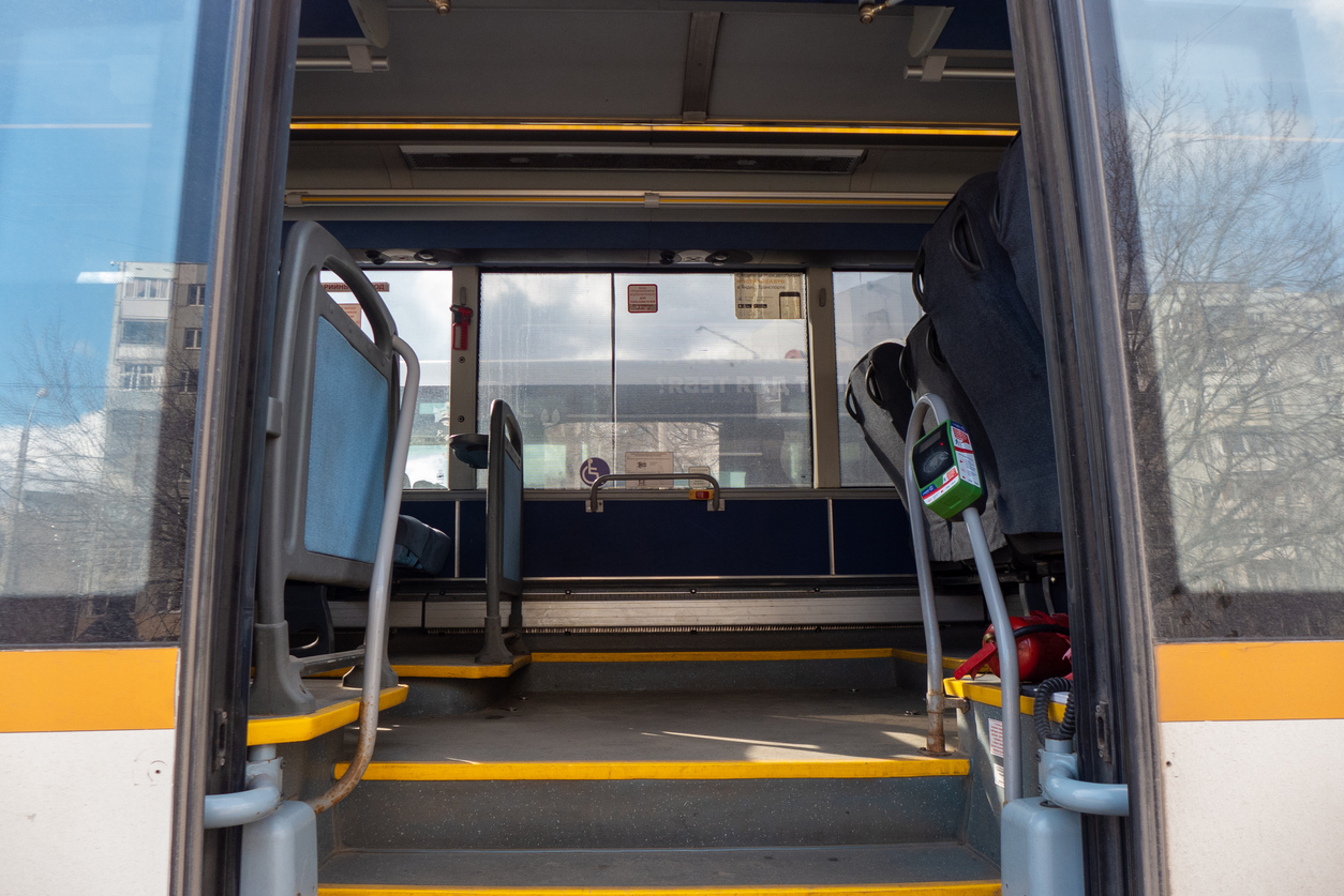 В Подмосковье могут запретить ездить в общественном транспорте без QR-кода          