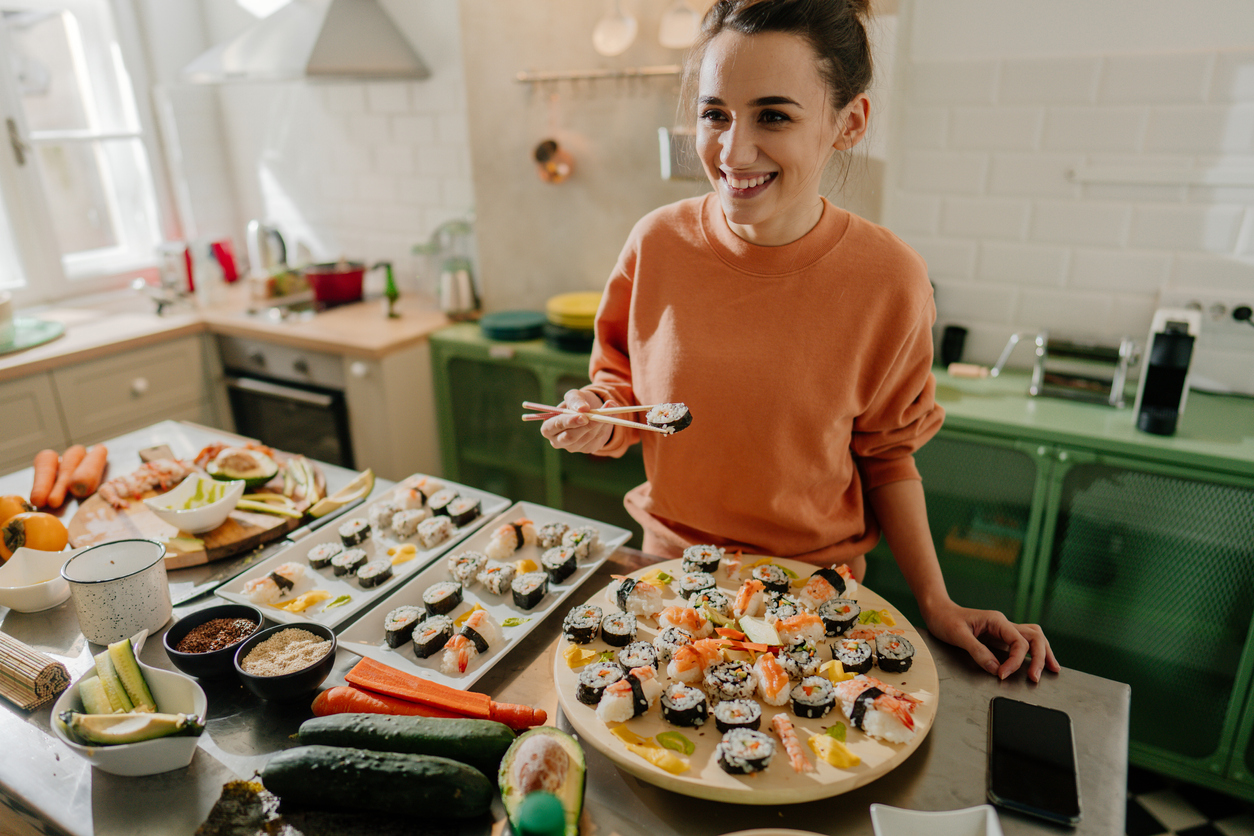 Сеть dark kitchens Много лосося начнет работать в Петербурге