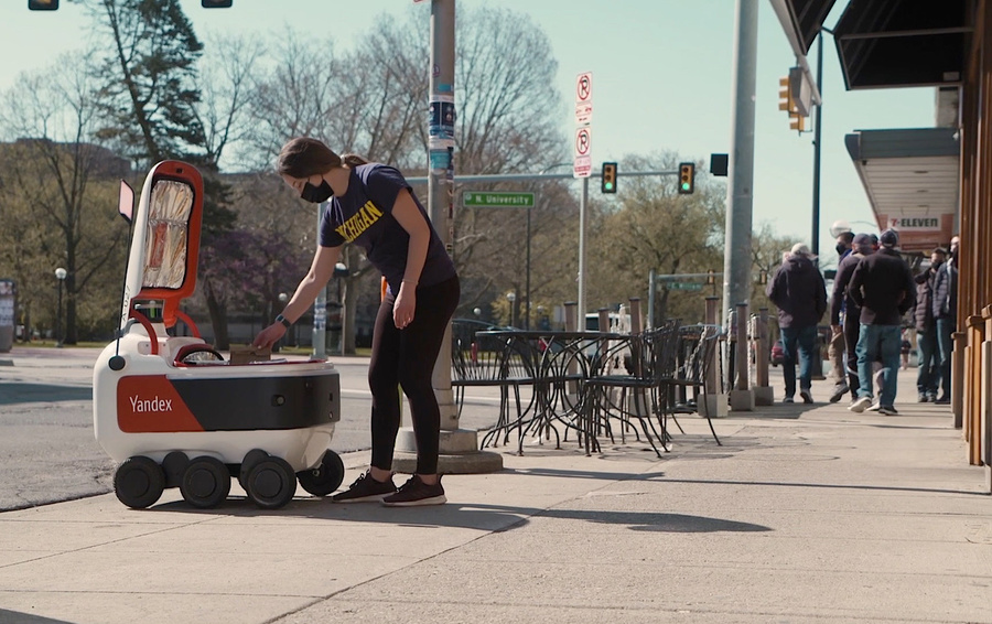 Роботы-беспилотники «Яндекса» начнут доставлять еду в кампусах американских университетов          