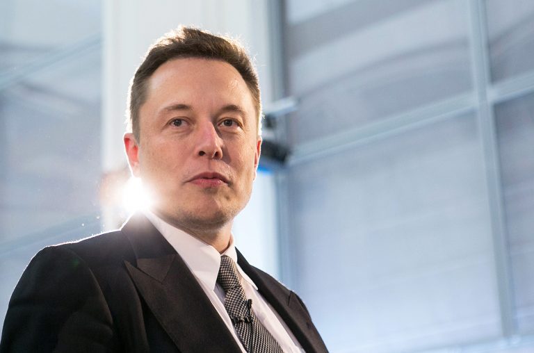 Илон Маск раскритиковал Apple и сообщил, что Tesla впервые заработала более $1 млрд чистой прибыли за квартал