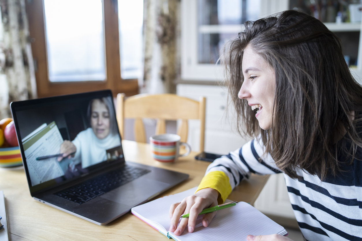 Учи.ру стала совладельцем онлайн-школы TutorOnline