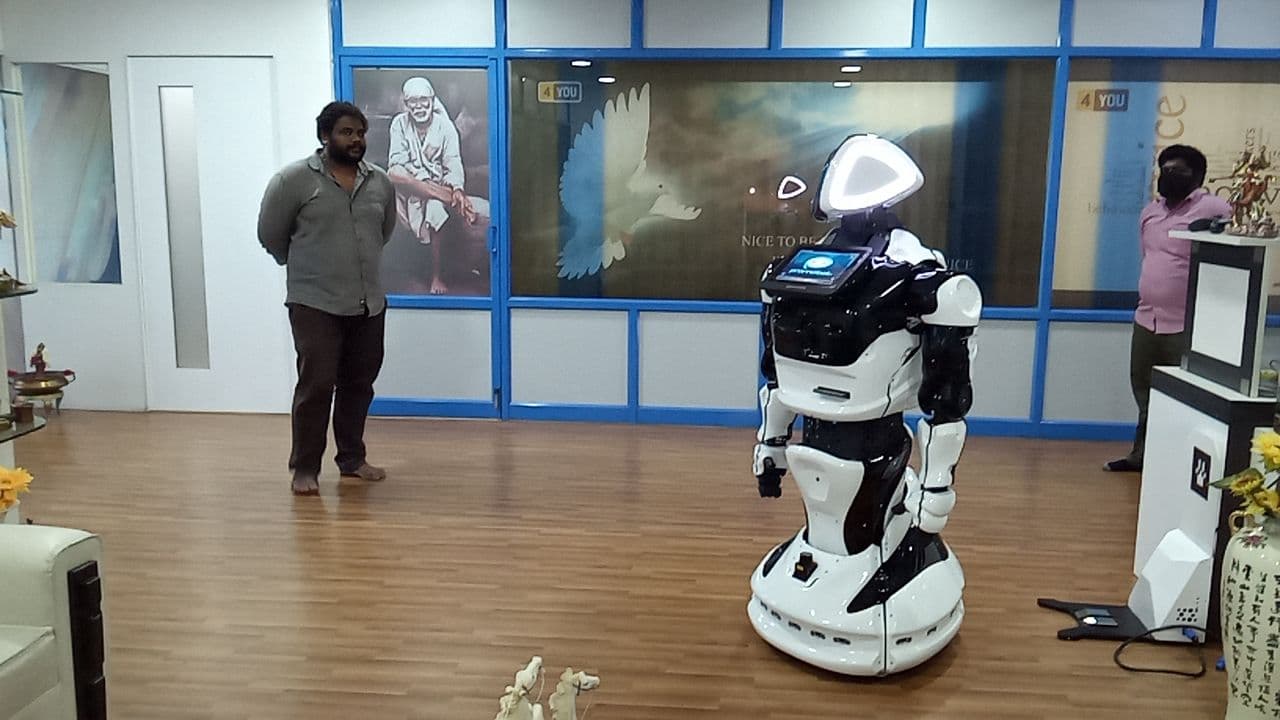 В одной из школ Индии начнет преподавать российский робот Promobot