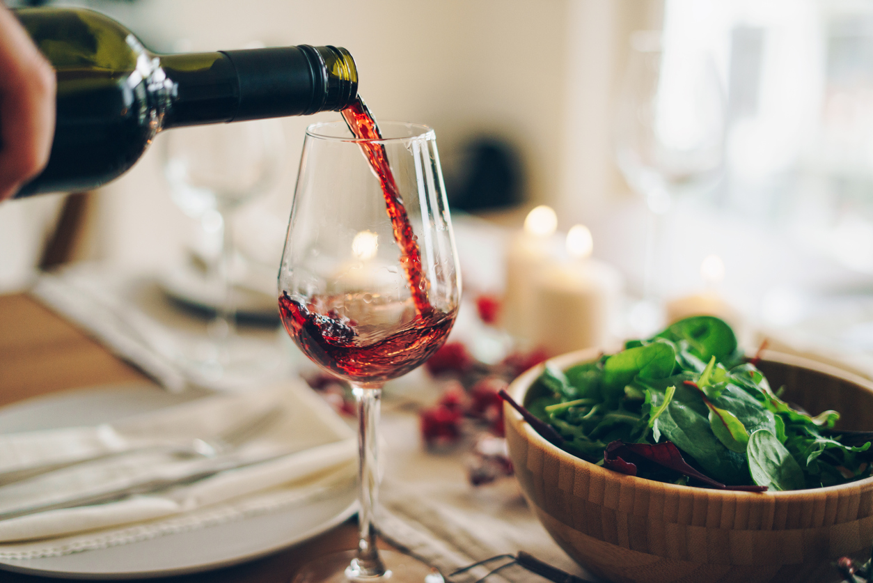 На Ozon появилась витрина с алкоголем от SimpleWine
