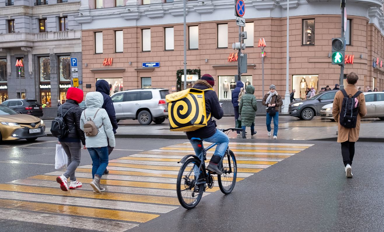 Яндекс начал доставлять продукты в Париже