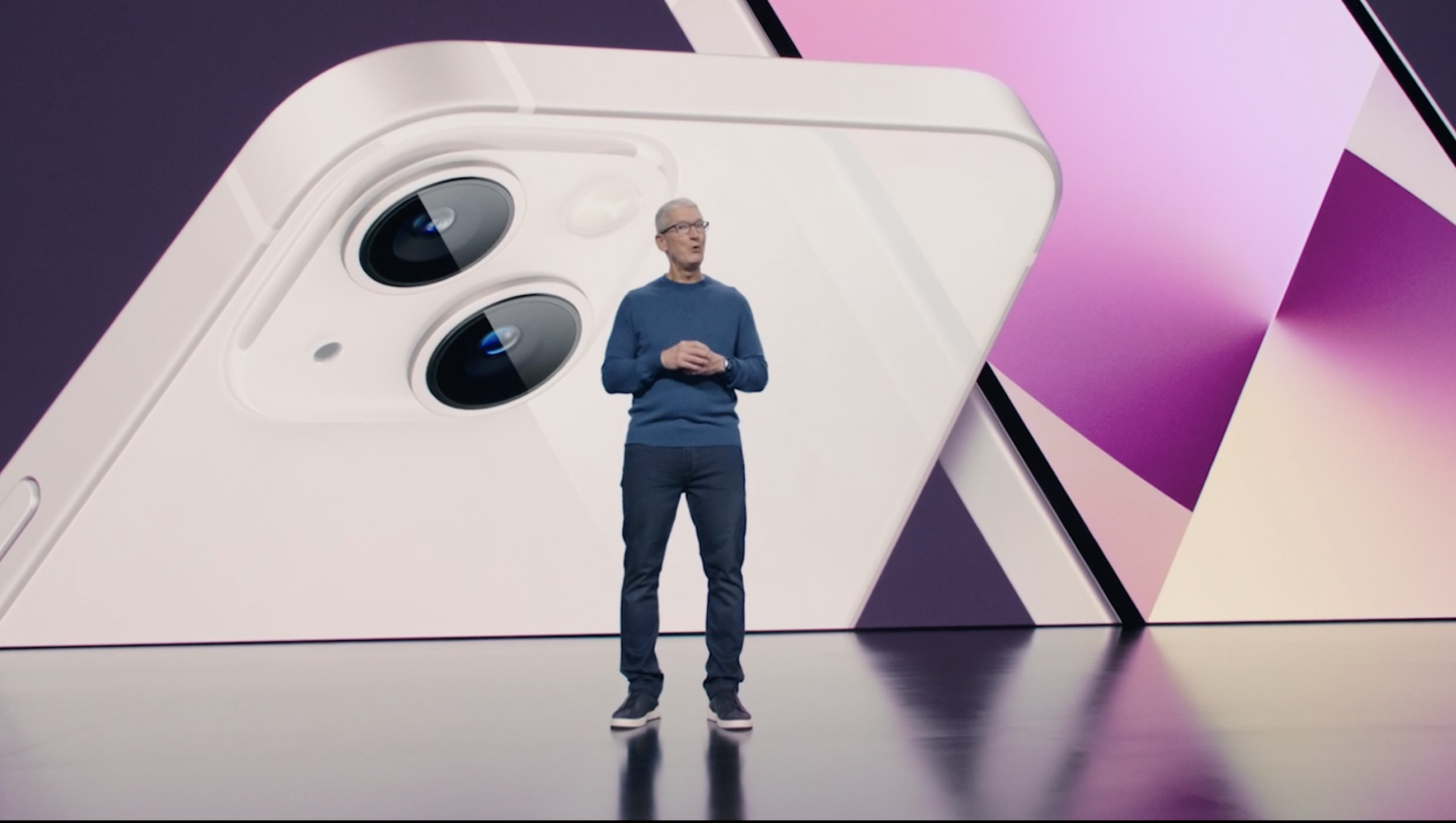 Apple представила новый iPhone 13. Теперь камеры расположены по диагонали
