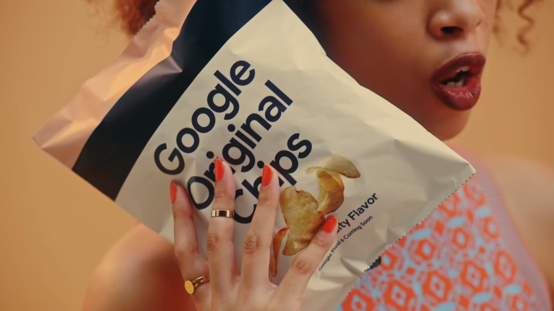 Google выпустила собственные чипсы для рекламы смартфона Pixel 6