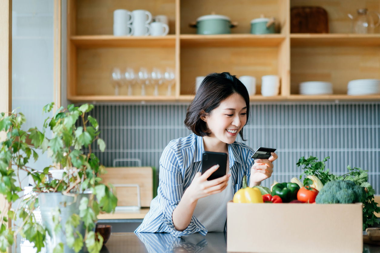 Онлайн-продажи продуктов за полгода выросли почти втрое