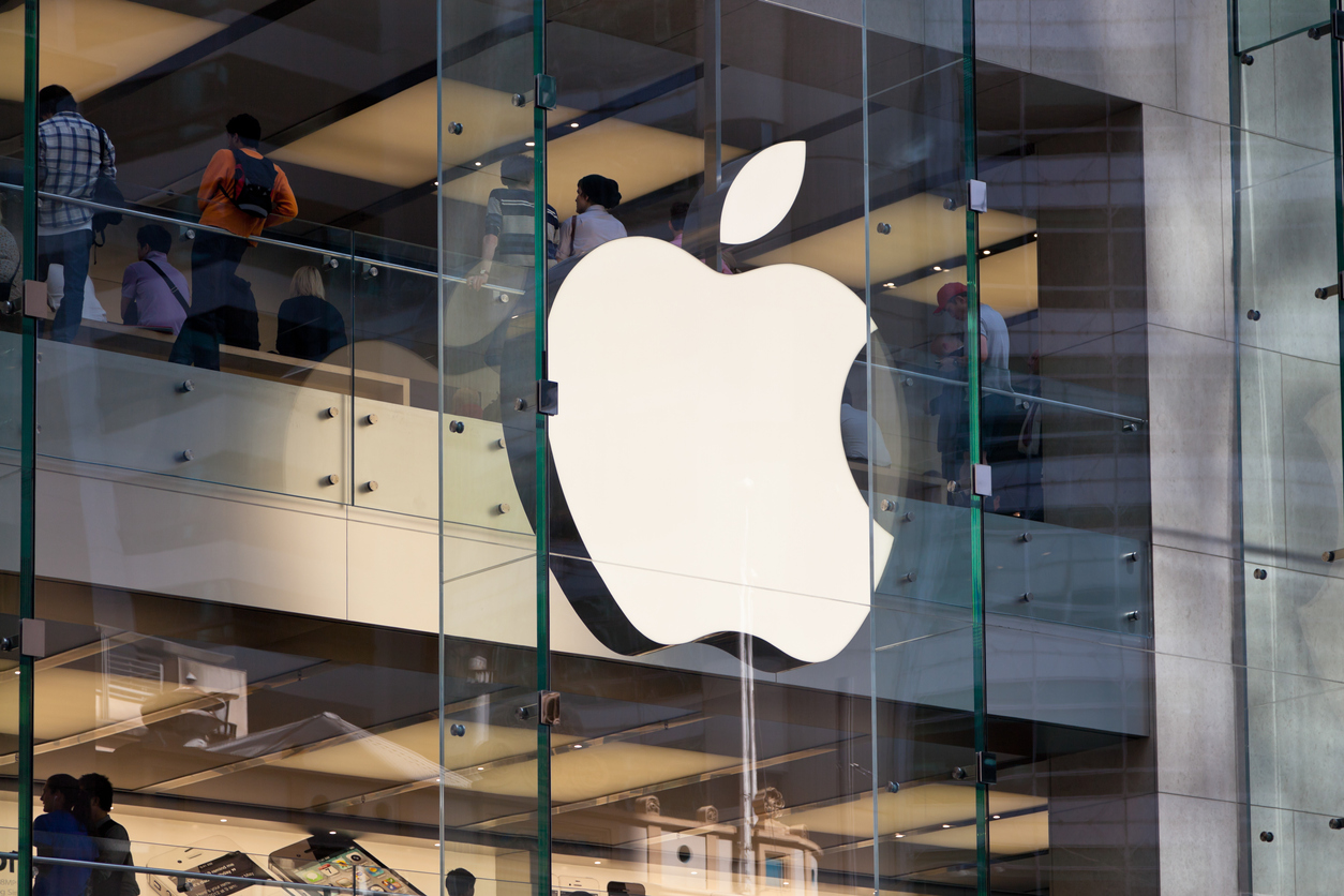 Рынок отреагировал на презентацию нового iPhone снижением котировок Apple на 1,4%          