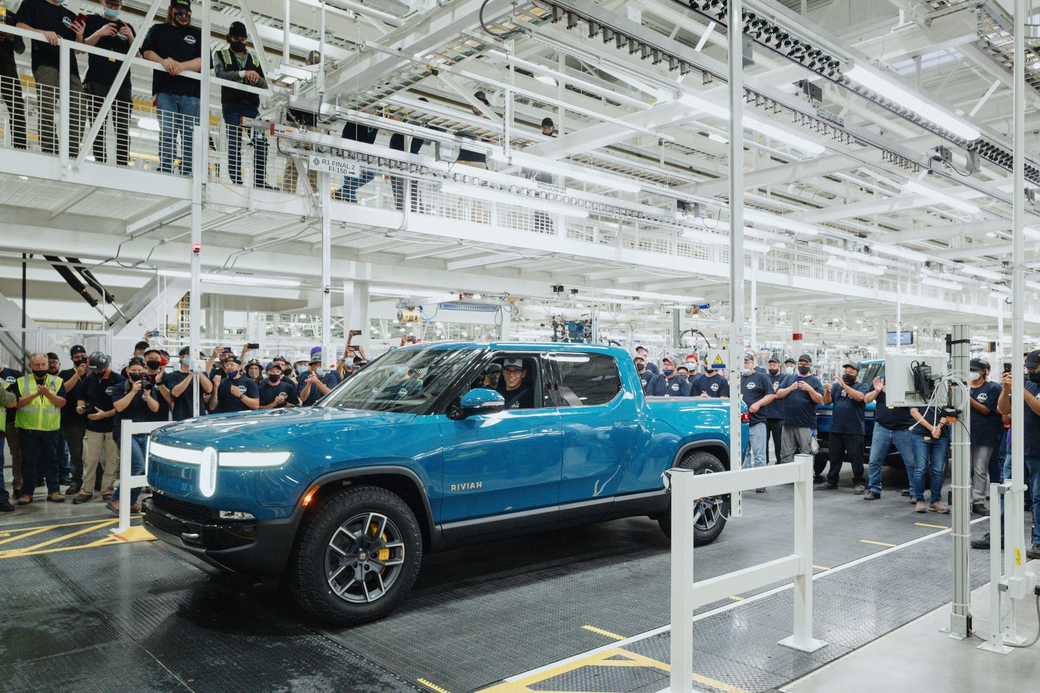 Rivian выпустила первый электрический пикап