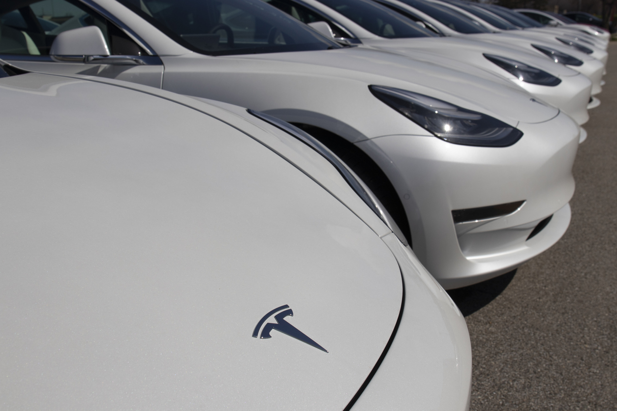 80% проданных в Норвегии в сентябре автомобилей были электрическими. На первом месте — Tesla Model Y          