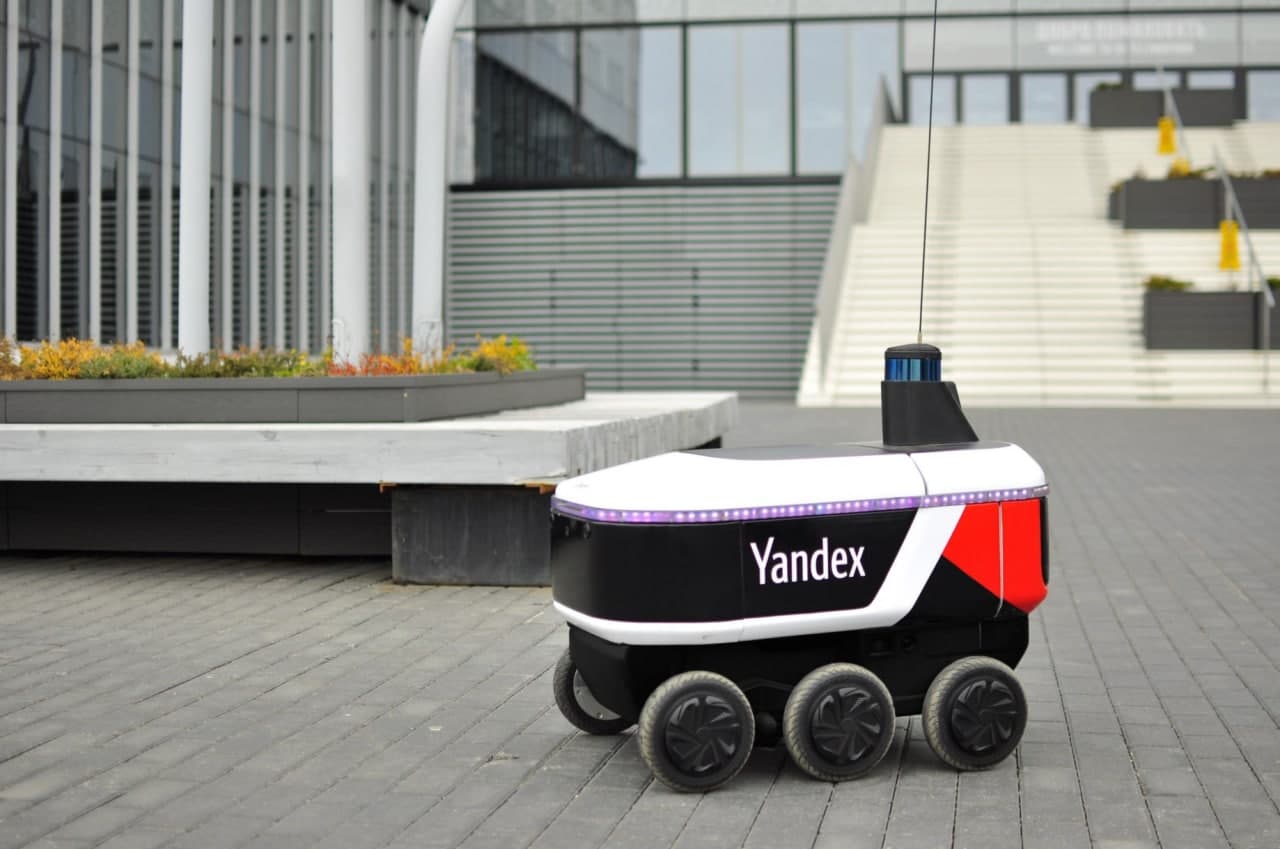 «Почта России» протестирует доставку посылок с помощью роботов «Яндекса»          