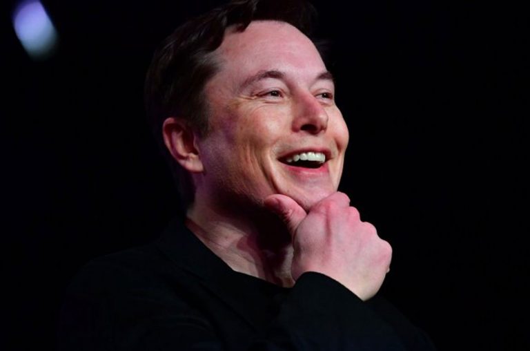 Илон Маск готов продать еще больше акций Tesla для выплаты налогов