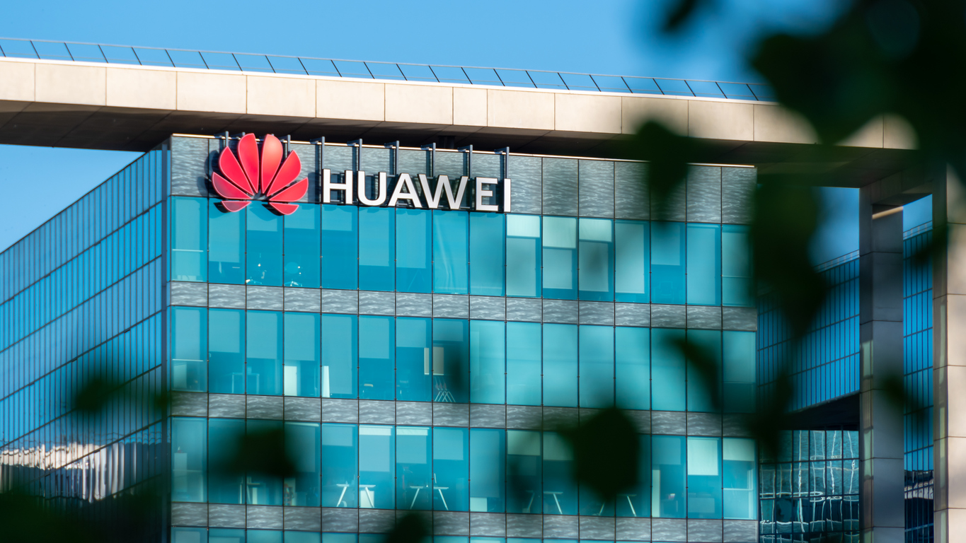 Bloomberg: Huawei передаст другим брендам лицензию на выпуск своих смартфонов