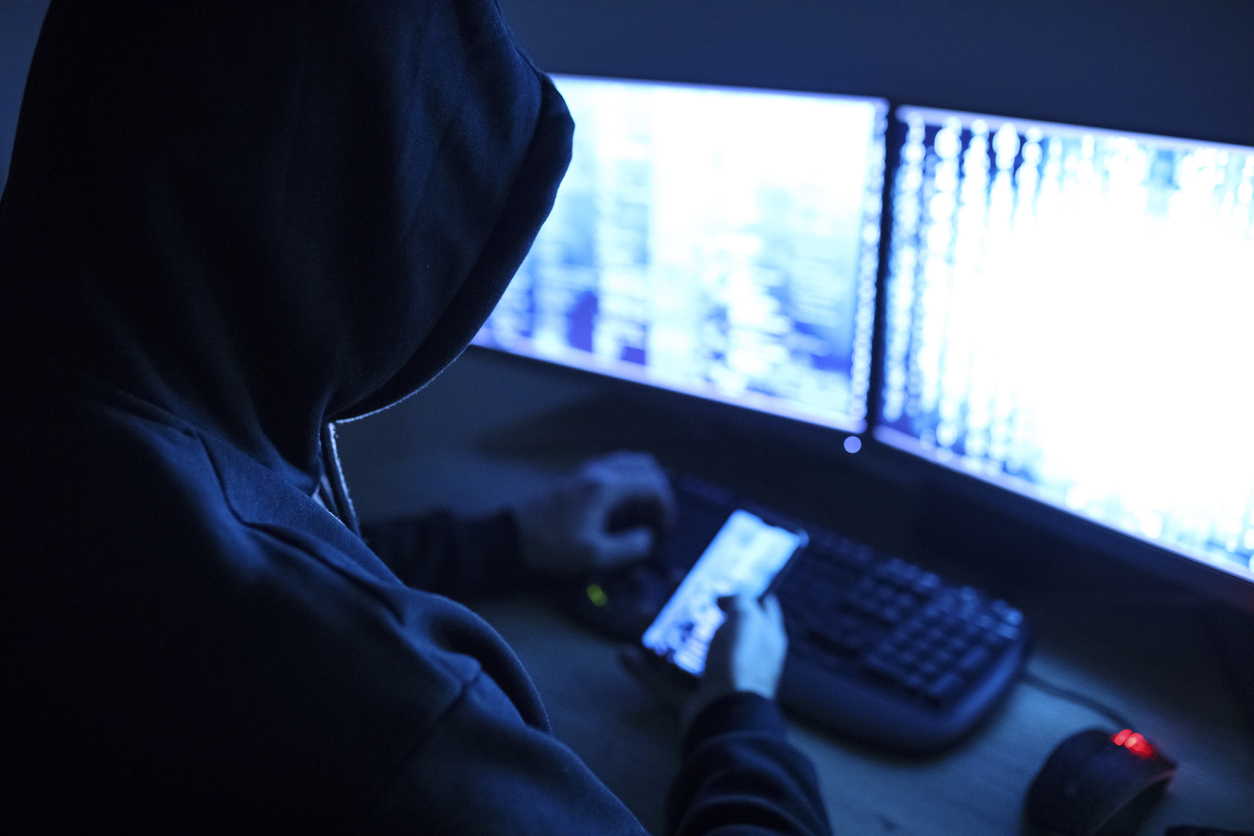 Хакеры слили в сеть данные более 100 тыс. российских банковских карт          