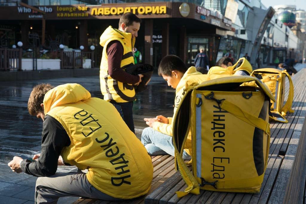 Число заказов на доставку продуктов и готовой еды в марте сократилось на 15%