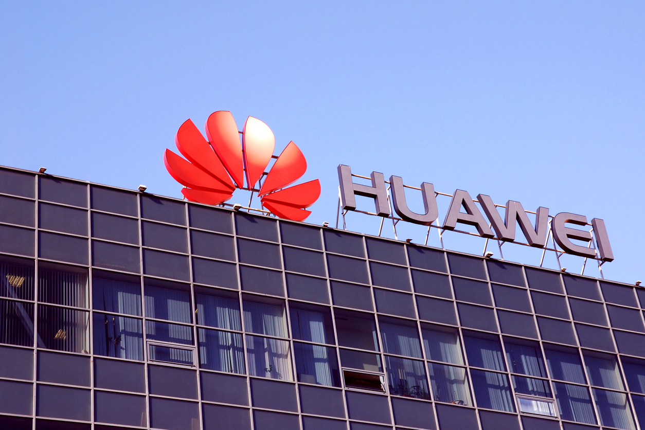 Forbes: Huawei отправила сотрудников российского офиса в отпуск на месяц          