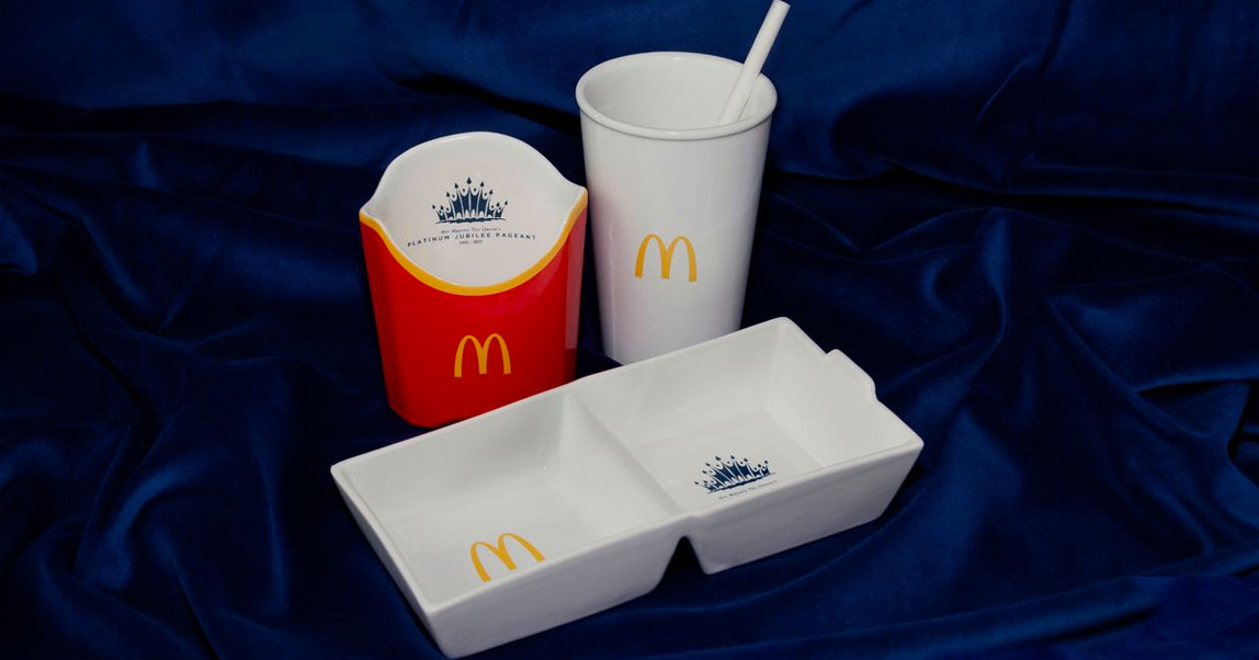 McDonalds выпустил серию фарфоровой посуды в честь юбилея королевы Елизаветы II
