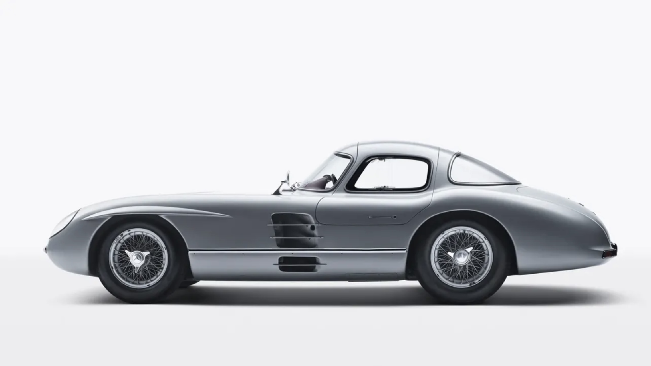 На Sothebys продали Mercedes-Benz 1955 года за $143 млн. Это самый дорогой автомобиль в истории