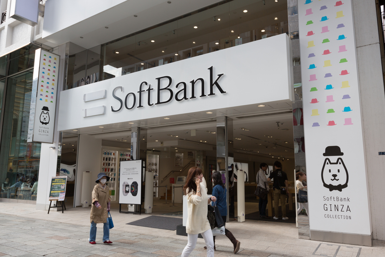 SoftBank сократил зарплату топ-менеджеров после рекордных убытков инвестиционных фондов