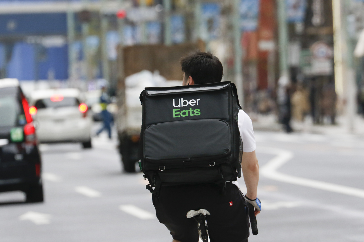 Uber Eats протестирует доставку с помощью роботов-курьеров