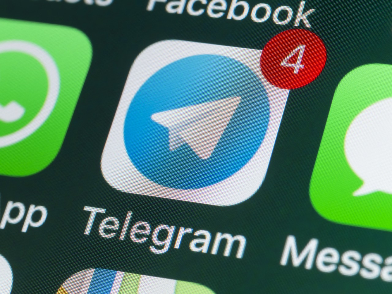 Telegram снизил цену на премиум подписку. Но покупать надо через официальный бот