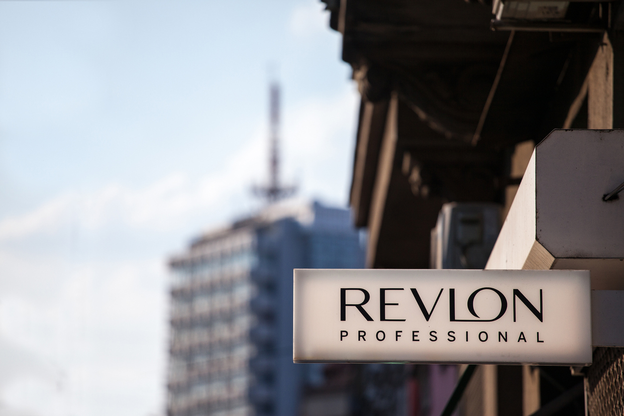 Revlon подала заявление о банкротстве. Этот бренд косметики был основан в 1932 году