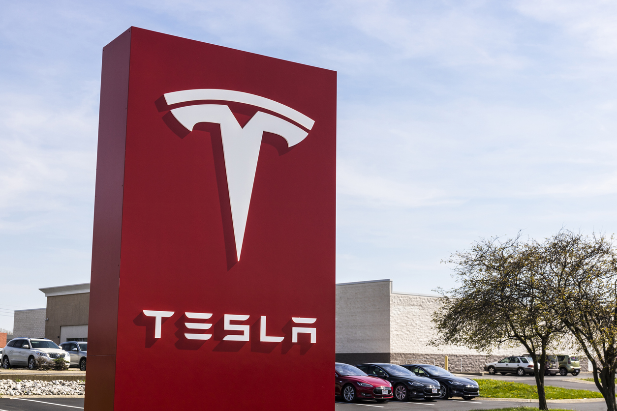 Илон Маск потребовал от топ-менеджеров Tesla вернуться с удаленки в офис или уволиться