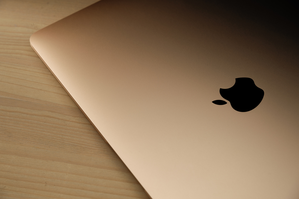Apple работает над самым большим MacBook Air в истории          
