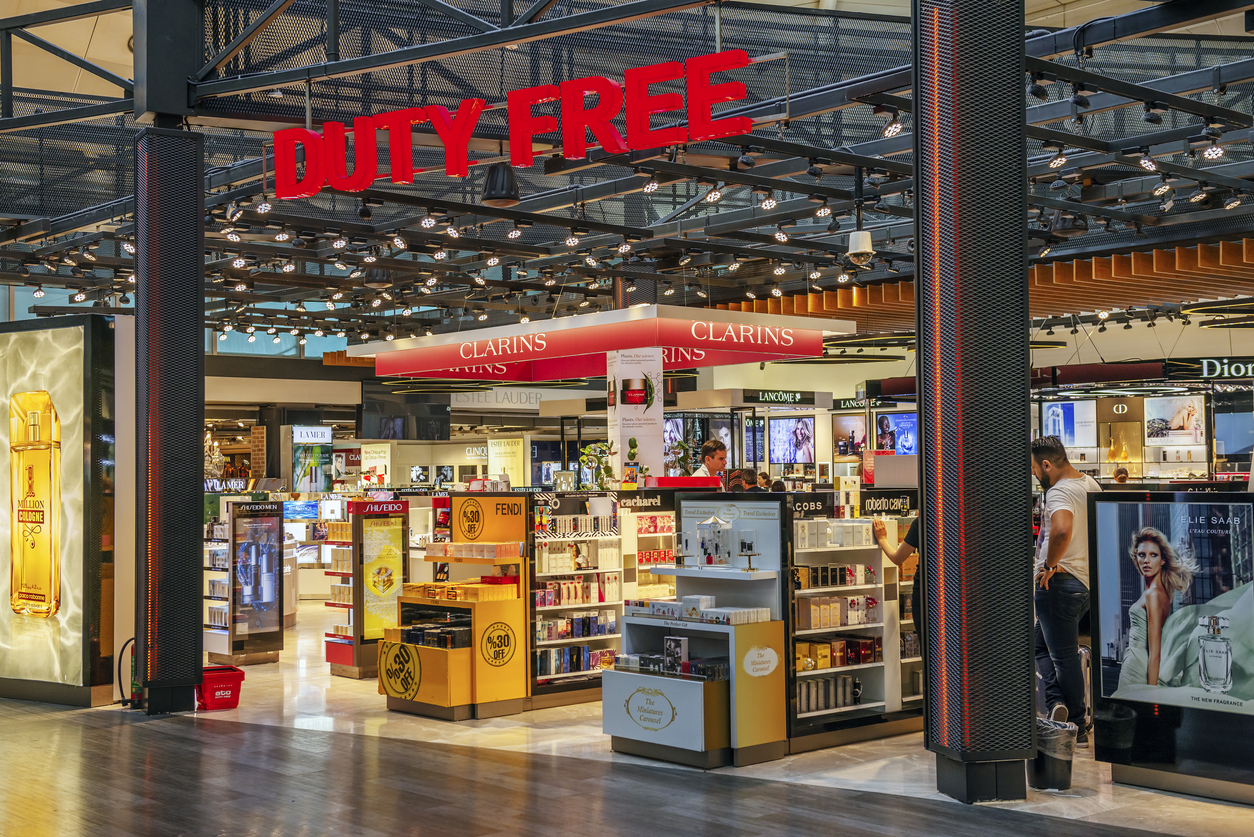 Аэропорты попросили открыть магазины duty free для пассажиров внутренних рейсов