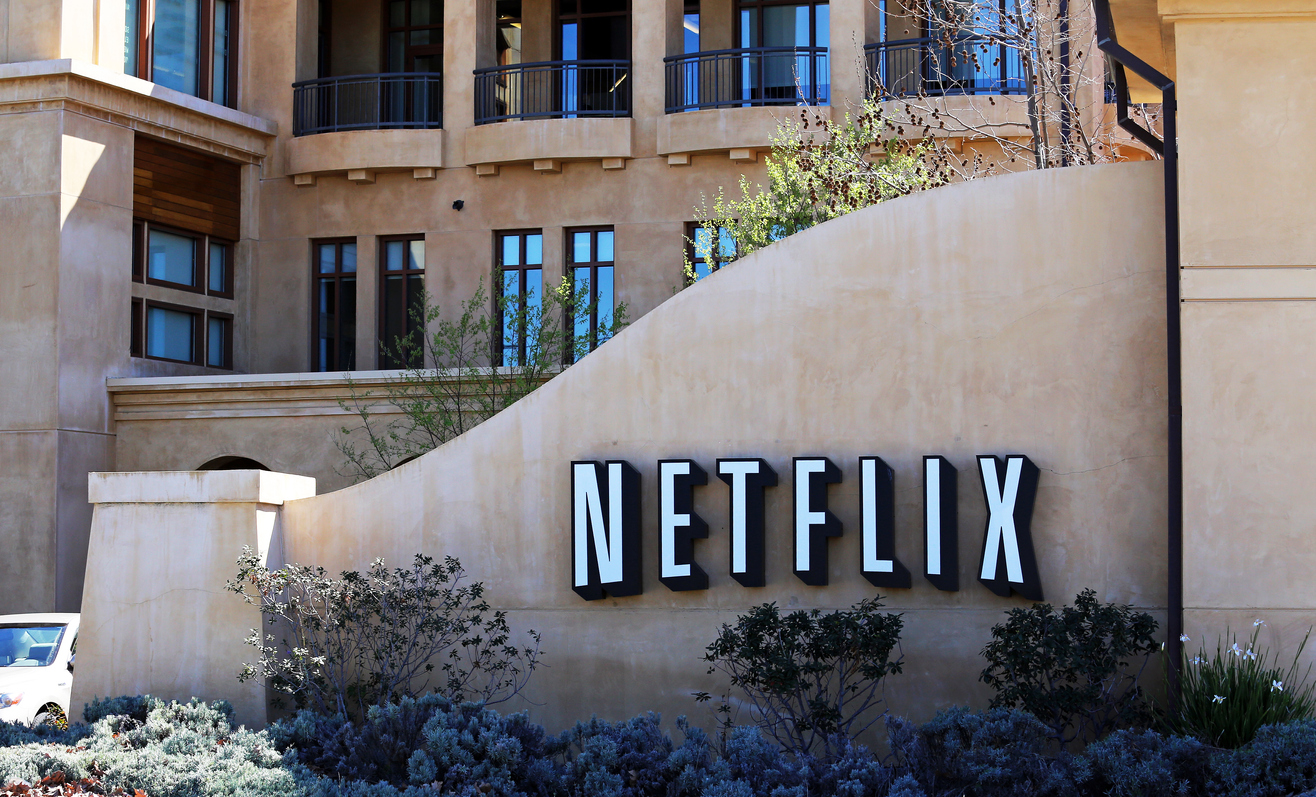 Netflix сократил еще 300 сотрудников. Среди причин — падение доходов на фоне ухода сервиса из России          