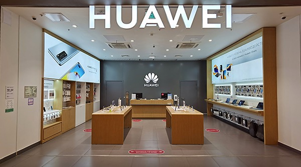 В России начали закрываться магазины Huawei