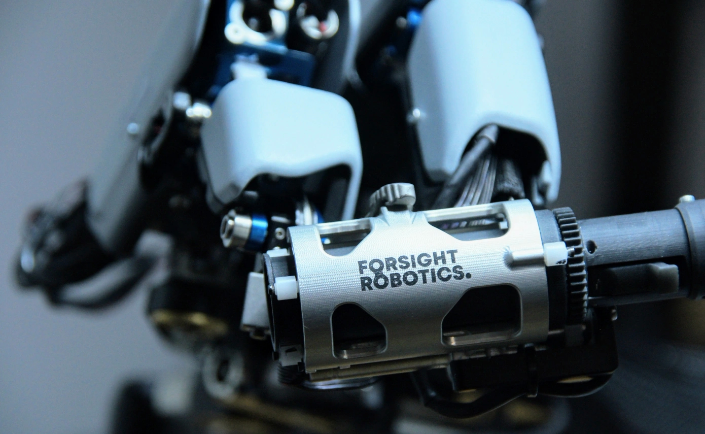 Разработчик роботов для операций на глазах ForSight Robotics привлек $55 млн
