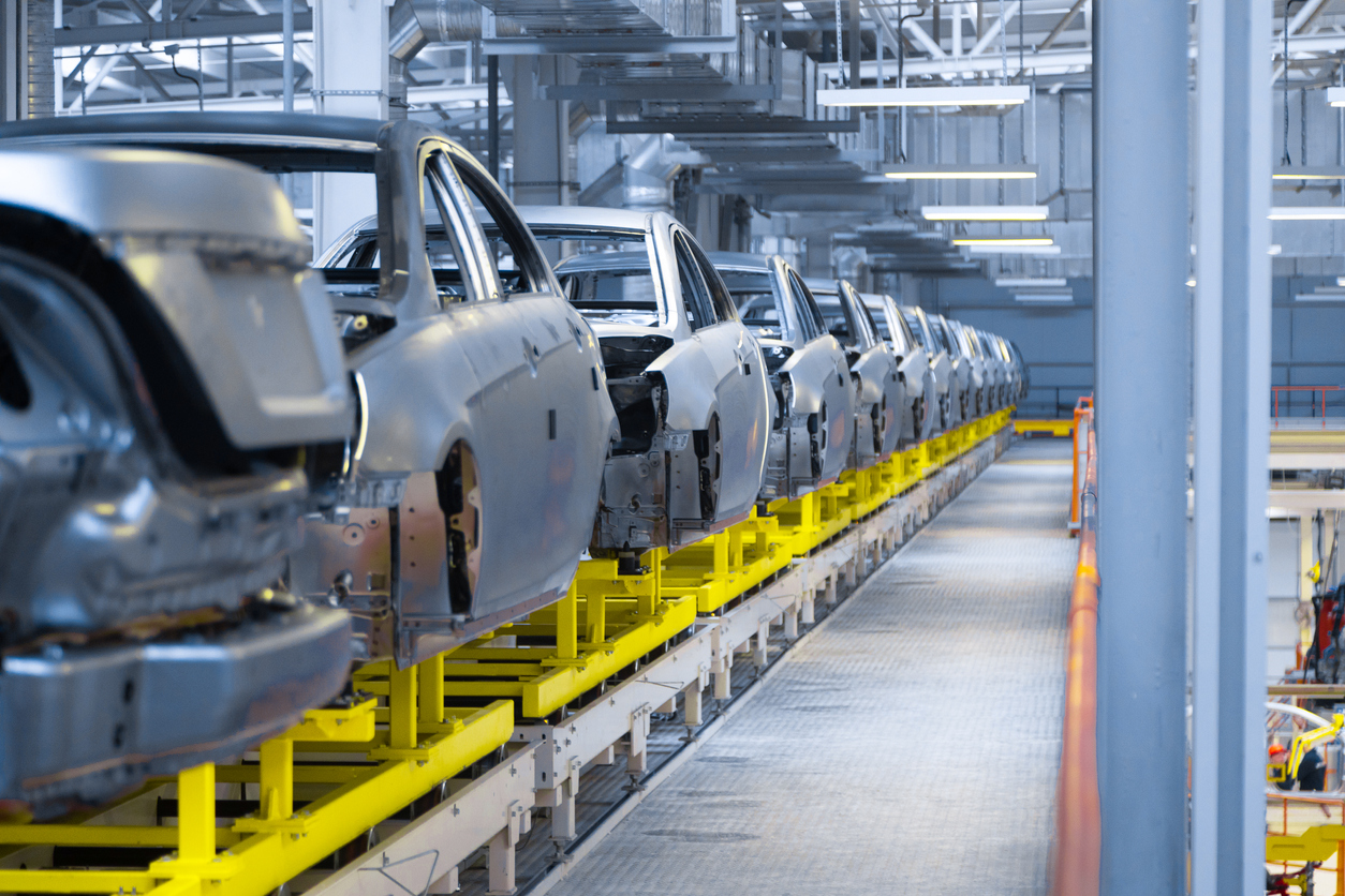 АвтоВАЗ выпустит 2 тыс. Lada Largus из оставшихся на складах запчастей