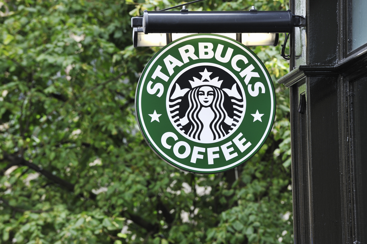 Российские активы Starbucks перешли Тимати и ресторатору Антону Пинскому          