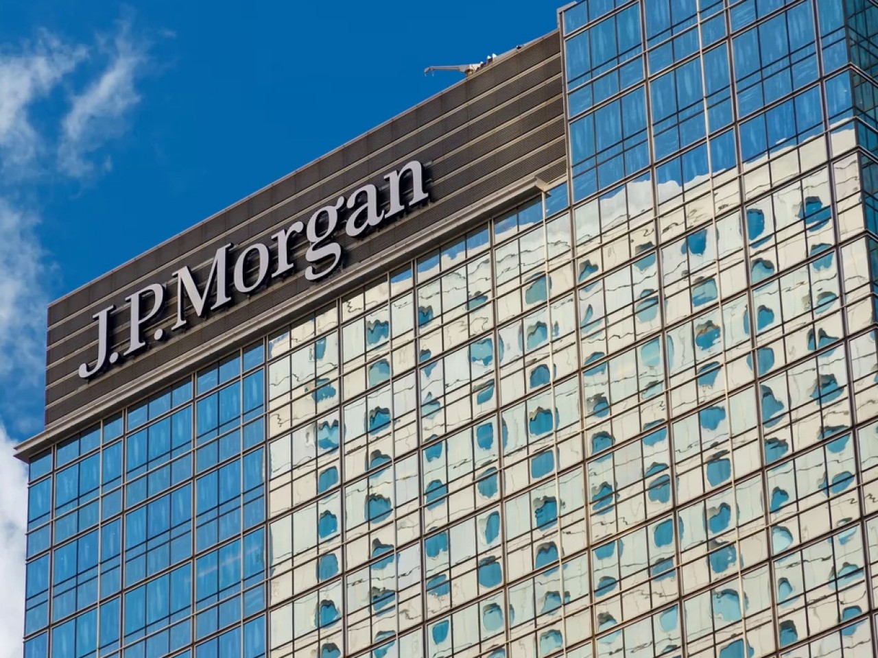 Американский банк JPMorgan планирует закрыть корсчета для российских клиентов